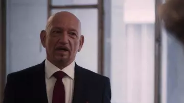 Camisa blanca usada por Ethan Levin (Ben Kingsley) en The Red Sea Diving Resort