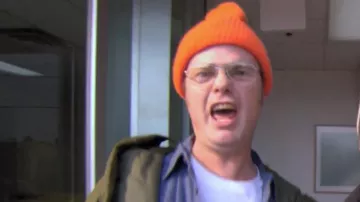 Orange Bonnet de Dwight Schrute (Rainn Wilson) dans Le Bureau (S02E08)