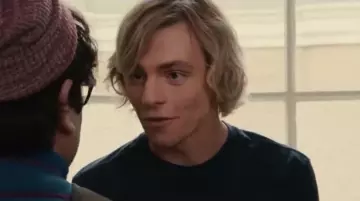 Black Crew Neck Sweater worn by Kyle Moore (Ross Lynch) in Status Update