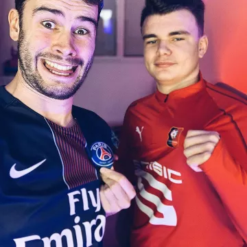Le nouveau maillot Nike du Paris Saint-Germain sur le compte Ins­ta­gram de @Le­vrai­bou­seuh