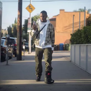 Carhartt WIP Aviation Cargo Pants usado por Denzel Curry en su cuenta de Instagram @denzelcurryph