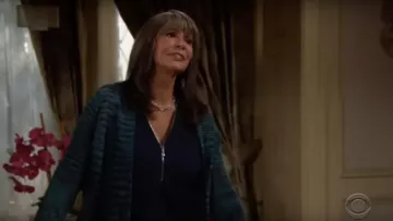 INC International Concepts fermeture à glissière Avant débardeur porté par Jill Foster Abbott (Jess Walton) comme on le voit dans les Jeunes et Les Agités du 17 JUILLET 2019