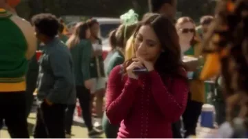 Karen Millen Cloutés Chandail porté par Ana Torres (Francia Raisa) adultes-ish (Saison 02, Épisode 18)