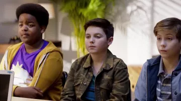 The jacket camouflage green worn by Thor (Brady Noon) in Good Boys