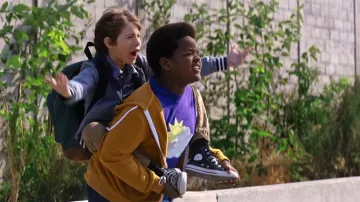 Las zapatillas converse negras ascendentes de Jacob Tremblay en el tráiler de Good Boys Red Band