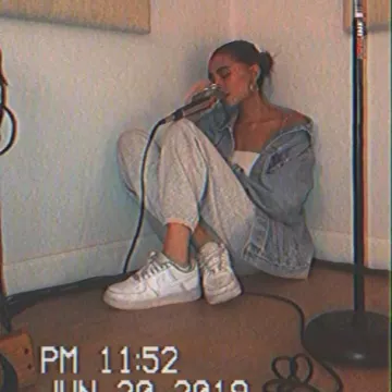 the Nike Air Force 1 '07 white worn by Madison Beer on his account instagram of @madisonbeer