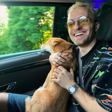 La chemise Lazy Oaf portée par Squeezie sur son compte Ins­ta­gram @Xs­quee­zie