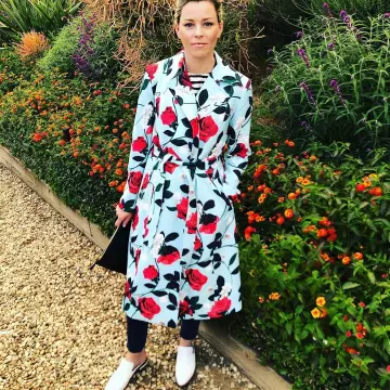 Mula blanca de Elizabeth Banks en la cuenta de Instagram @elizabethbanks