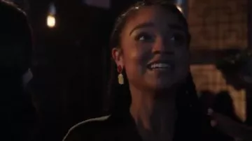 Ora C joyas México Pendientes usados por Kat Edison (Aisha Dee) en The Bold Type (Temporada 03 Episodio 09)