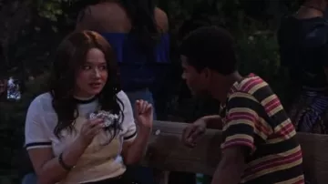 Alexanderwang.t Rayed Rib-Knit Trim Top usado por Jade (Talia Jackson) en Family Reunion (Temporada 01 Episodio 01)
