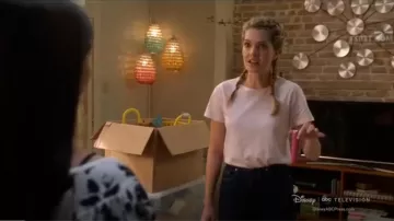 AG Adriano Goldschmied La Etta Minuit Poussée porté par Sutton Brady (Meghann Fahy) dans Le Gras (Saison 03 Épisode 02)