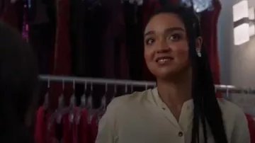 Ora C Mexico Pendientes en Verde Latón usados por Kat Edison (Aisha Dee) en The Bold Type (Temporada 03 Episodio 08)