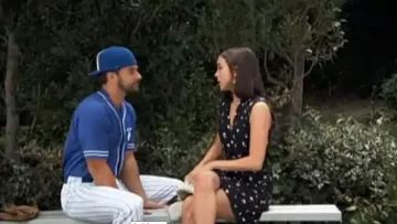 French Connection Roseau Meadow Minivestido usado por Katelyn MacMullen visto en el Hospital General 18 de julio de 2019