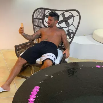 Le bermuda Givenchy de Julien Tanti sur son compte Instagram @julientantiplein