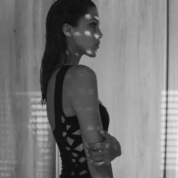 The Swimsuit Iris Mittenaere on his account Instagram