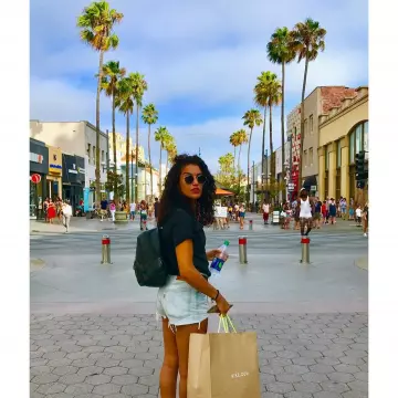 The jean shorts of Sabrina Ouazani on his account Instagram