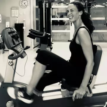 Sneakers New Balance worn by Linda Hardy on his account Instagram