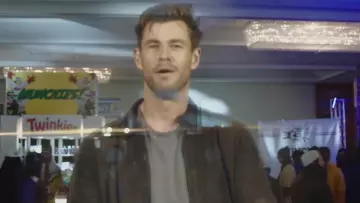 Camiseta gris usada por Chris Hemsworth en Jay and Silent Bob Reboot