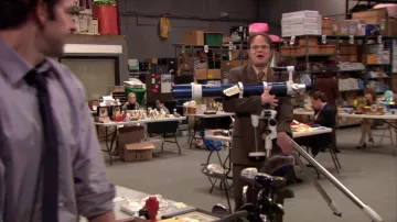 Bleu Télescope de Dwight Schrute (Rainn Wilson) dans L'Office (Saison 07 Épisode 19)