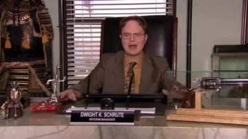 Dwight Plaque de Nom de Dwight Schrute (Rainn Wilson) dans L'Office (Saison 07 Épisode 24)
