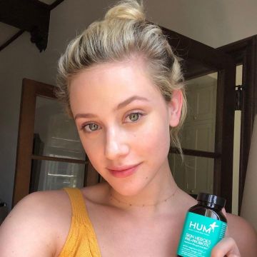 The pot of Skin Heroes Pre+Probiotic presented by Lili Reinhart on his account Instagram @lilireinhart