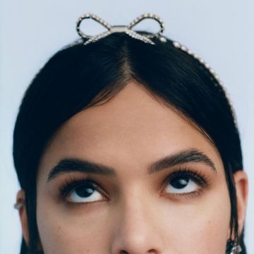 Diadema Miu Miu con cristales usada por Bruna Marquezine en su cuenta de Instagram @brunamarquezine