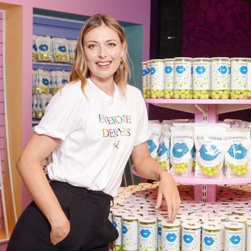 Victoria Beckham Tee of Maria Sharapova on the Instagram account @mariasharapova