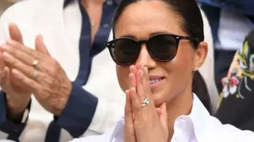Les boucles d'oreilles turquoises de Meghan Markle lors de sa venue à Wimbledon 2019
