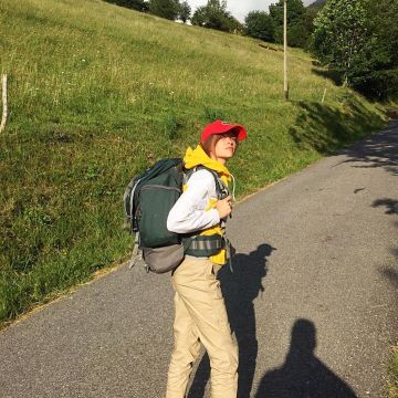 The red cap Lacoste Marilyn Lima on his account Instagram