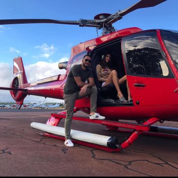 Les Claquettes adilette   bleu adidas de Nabilla Benattia sur le compte instagram de @vergarathomas