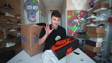 Zapatillas adidas Triple White de Harrison Nevel en Unboxing A $20,000.00 Sneaker Mystery Box PARTE 2