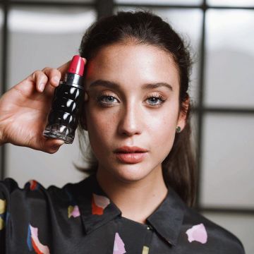 Yes I Am First Perfume of María Pedraza on her Instagram account