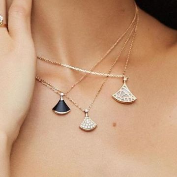 Diamond Pave Pendant of María Pedraza on her Instagram account