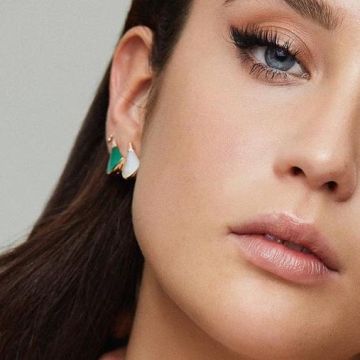 Green Earrings of María Pedraza on her Instagram account