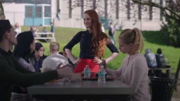 A. L. C. Aaron A-Ligne de Ponte Jupe portée par Cheryl Fleur (Madelaine Petsch) à Riverdale (S01E01)