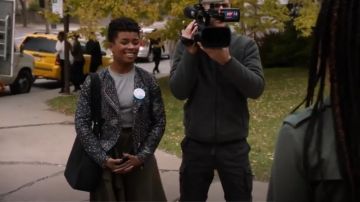 Vestido de pañuelo de Phillip Lim usado por Tia Clayton (Alexis Floyd) en The Bold Type (Temporada 03 Episodio 09)