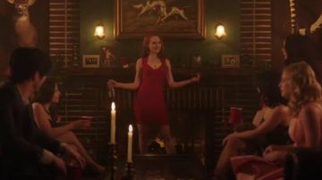 Herve Leger Dos Ouvert Robe Bandage porté par Cheryl Fleur (Madelaine Petsch) à Riverdale (Saison 01 Épisode 01)