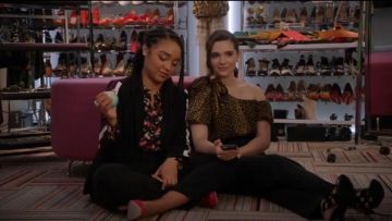 Manolo Blahnik Pink Hot Suede Bb Bombas puntiagudas usadas por Kat Edison (Aisha Dee) en The Bold Type (Temporada 03 Episodio 09)