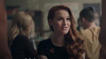 Bakélite Araignée Broche Broche portée par Cheryl Fleur (Madelaine Petsch) à Riverdale (Saison 01 Épisode 02)