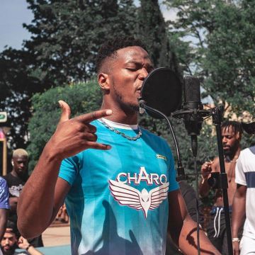 The t-shirt Charo of Niska on his account Instagram @niska_officiel