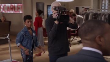 Vestido floral de seda Charmeuse Slipdress usado por Tia Clayton (Alexis Floyd) en The Bold Type (Temporada 03 Episodio 08)