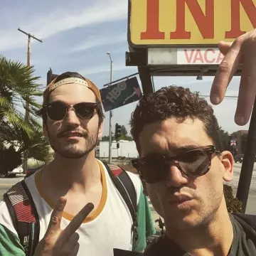 Gafas de sol Ray-Ban Wayfarer usadas por Jaime Lorente en su cuenta de Instagram @jaimelorentelo
