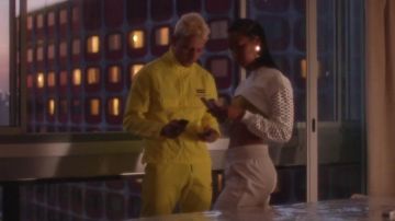 La veste de survêtement jaune Boyhood de Plk dans son clip Problèmes