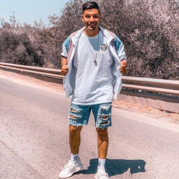 Sneakers Adidas Yeezy Boost Triple White Kevin Guedj on his account Instagram @kevinguedj