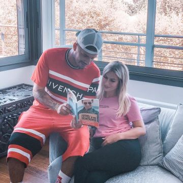 The t-shirt Givenchy worn by Kevin Guedj on his account Instagram @kevinguedj