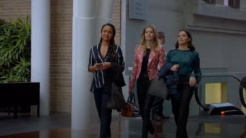J Brand Maria High Rise Leather Pants usado por Sutton Brady (Meghann Fahy) en The Bold Type (Temporada 03 Episodio 07)