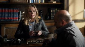 J Crew Tippi Suéter usado por Veronica Mars (Kristen Bell) en Veronica Mars (Temporada 04 Episodio 03)