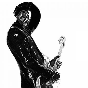 La veste noire à sequins Saint Laurent portée par Thomas Bangalter sur une photo promotionnelle des Daft Punk