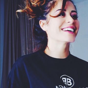 The black t-shirt printed Balenciaga by Anaïs Camizuli on his account Instagram @anaiscss7officiel