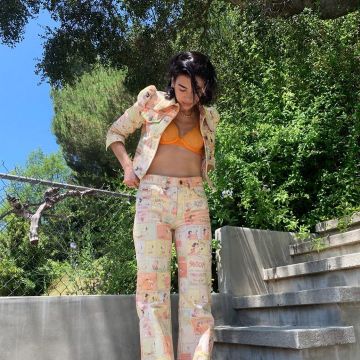 La veste peanuts Marc by Marc Jacobs de Dua Lipa sur son compte Instagram @dualipa